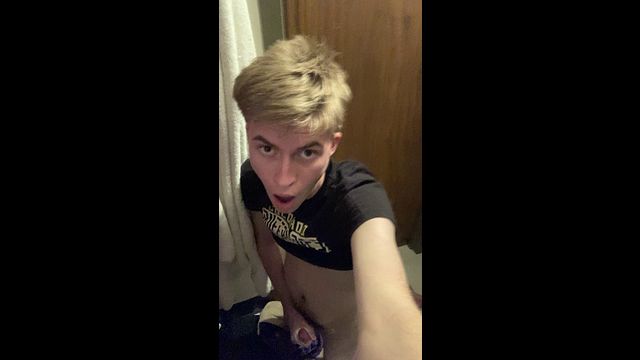 Twink Masturbates in Closet