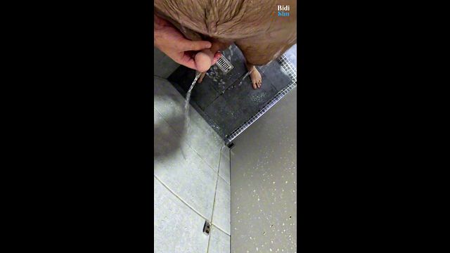 Gay Guy Pisses in Shower