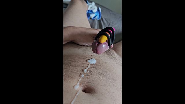 Muscular Guy Performs Intense Solo Session