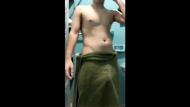 Pibito mimoso strips down in sultry nudity