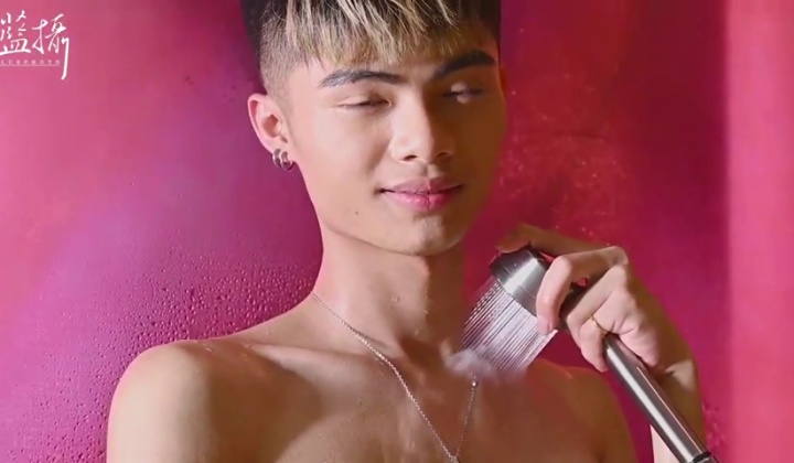 Horny Guys Fuck Bareback in Hardcore Action