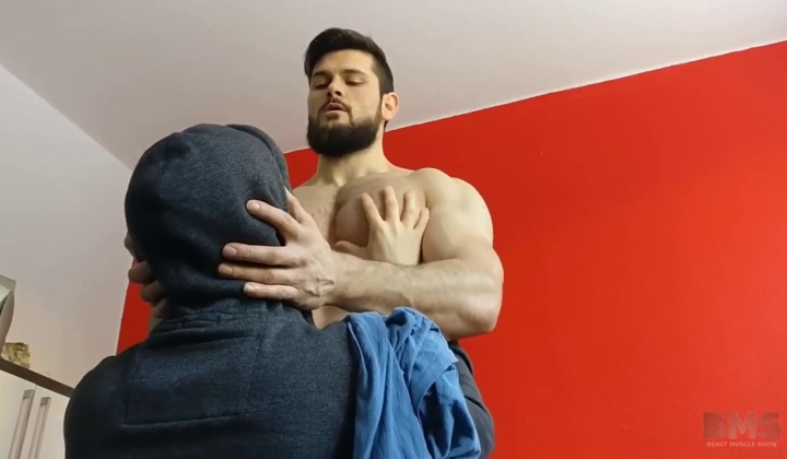 Musclegod Worshiped by Submissive Bottom