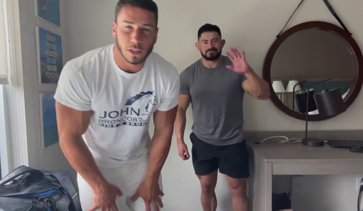 Muscle Hunk Takes It Reverse