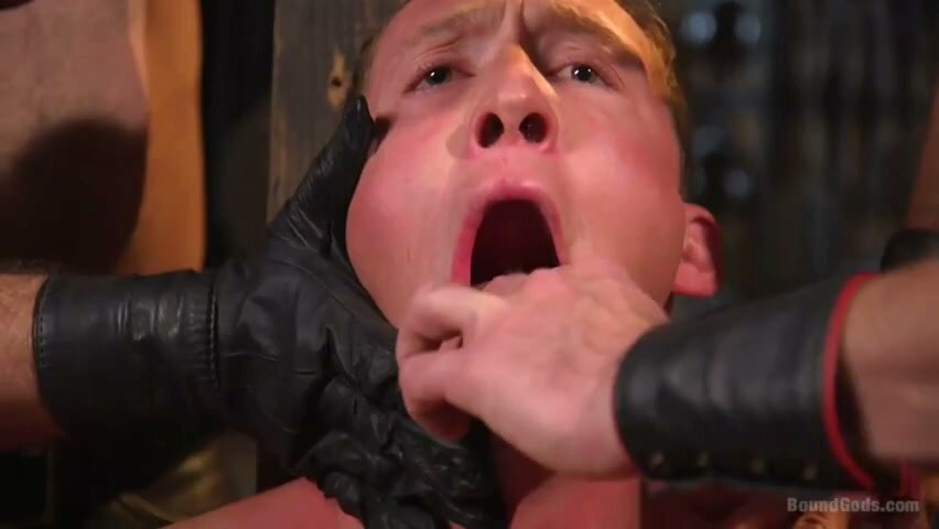 Dominant Top Takes Control in Gay Submission