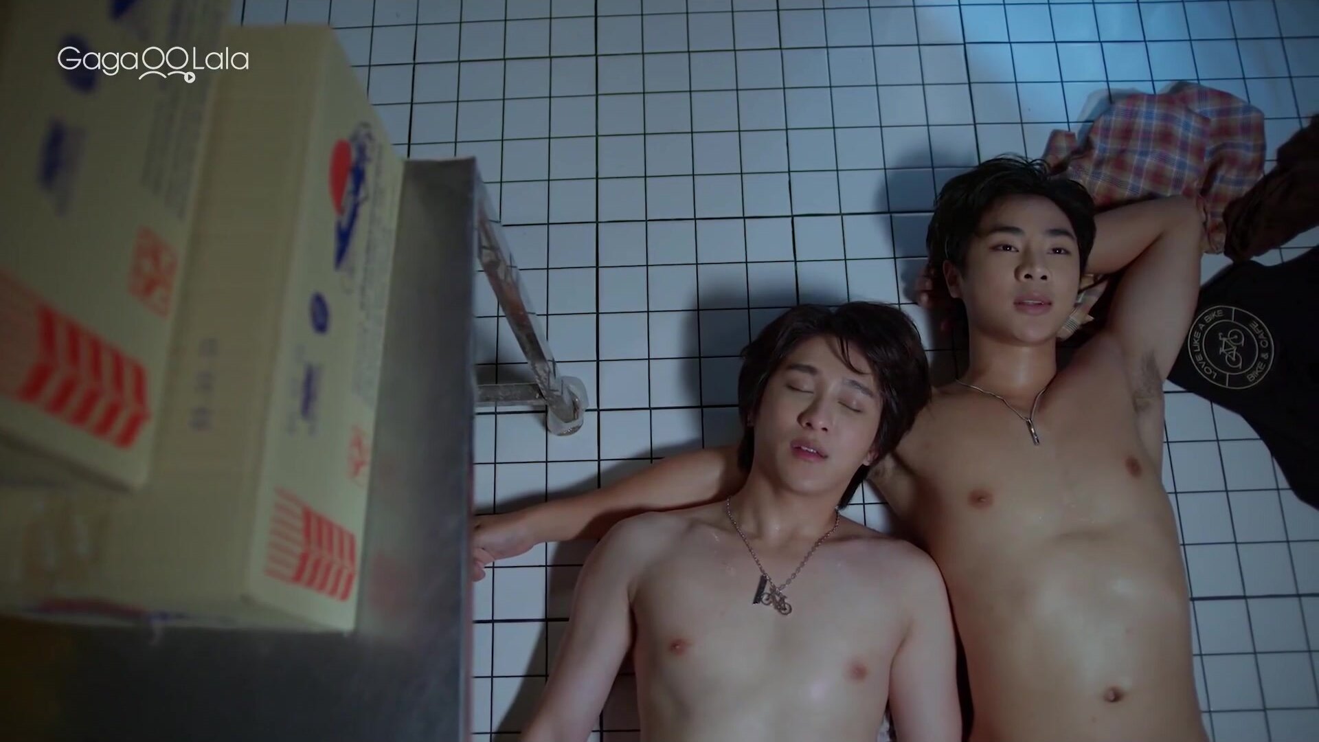 Boys love cut - Love like a bike - video 4 - Gay HD Stream