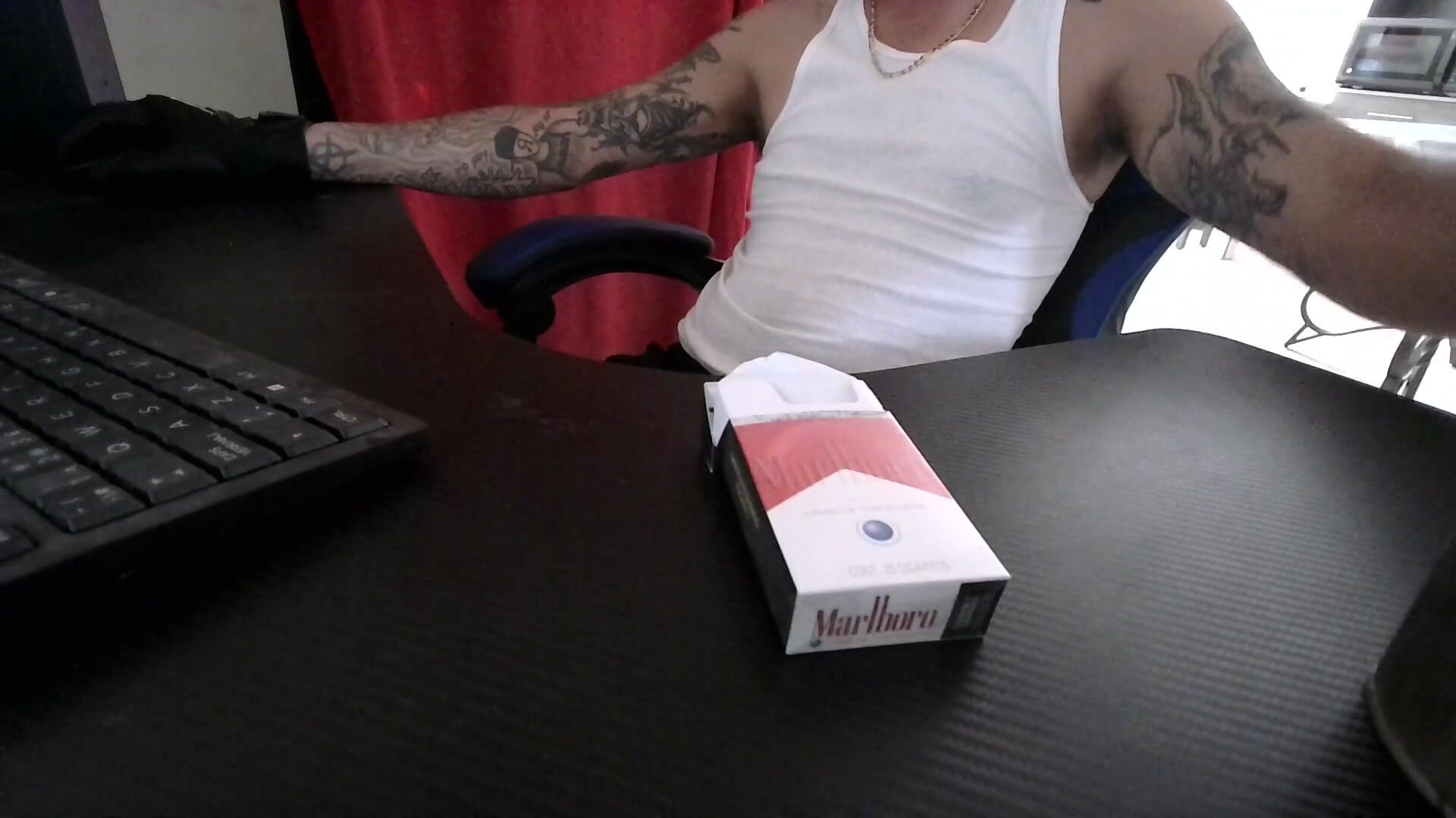 Smokin and chillin | Gay HD Quality