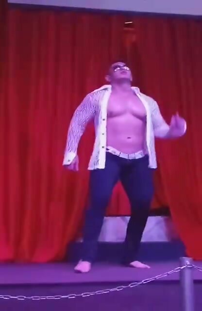 Muscle Gogo Boy - Shuffling