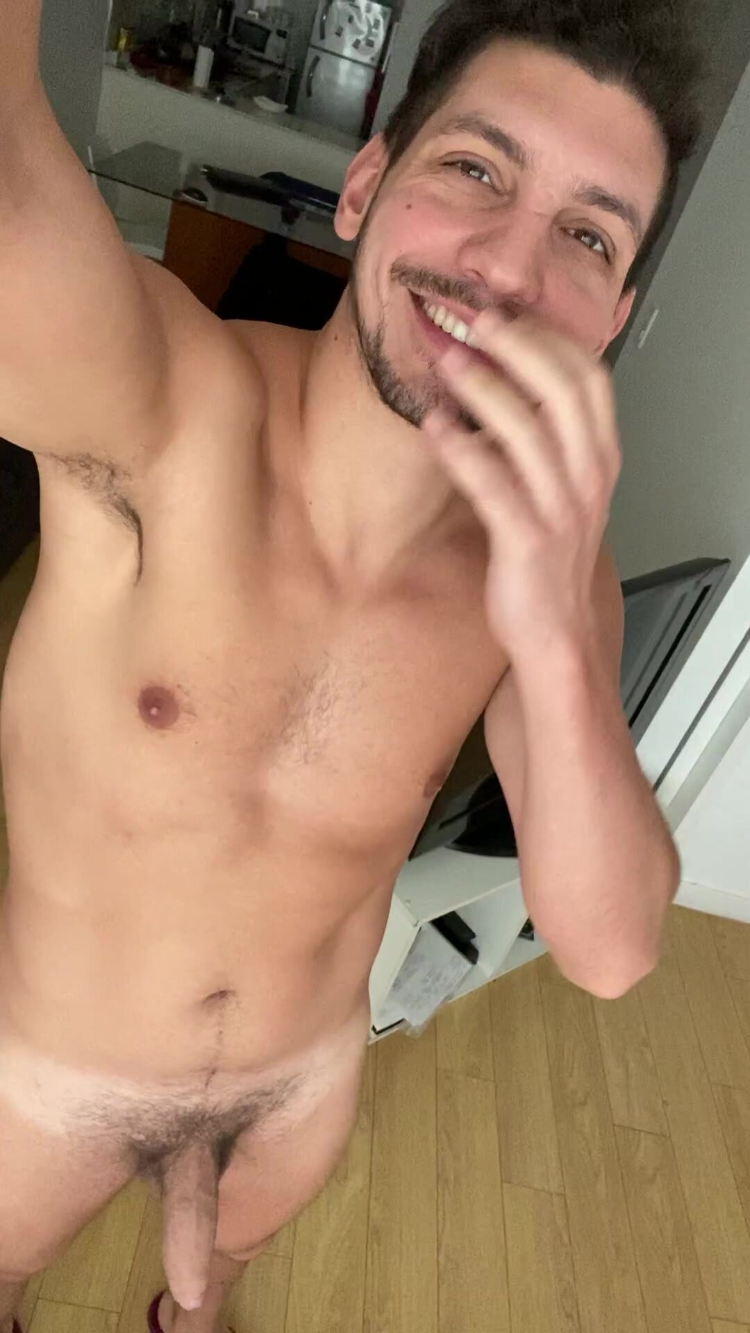 Vato mostrando su cuerpazo