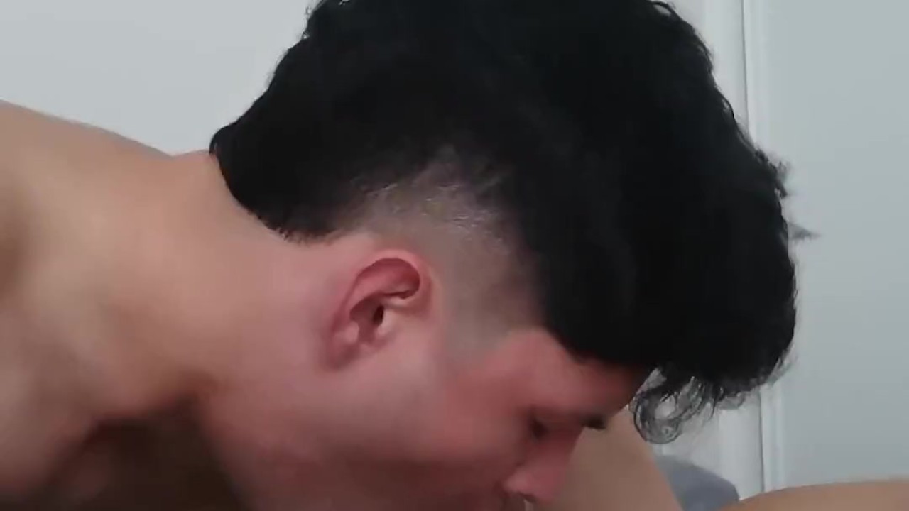 Twink Gets Face Fucked by Muscular Gymbro