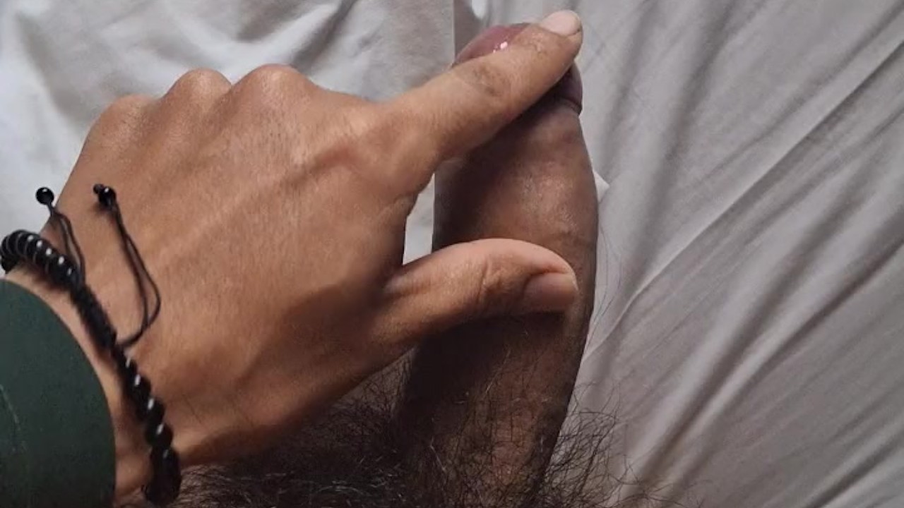 Hungry Bottom Enjoys Oral Feast