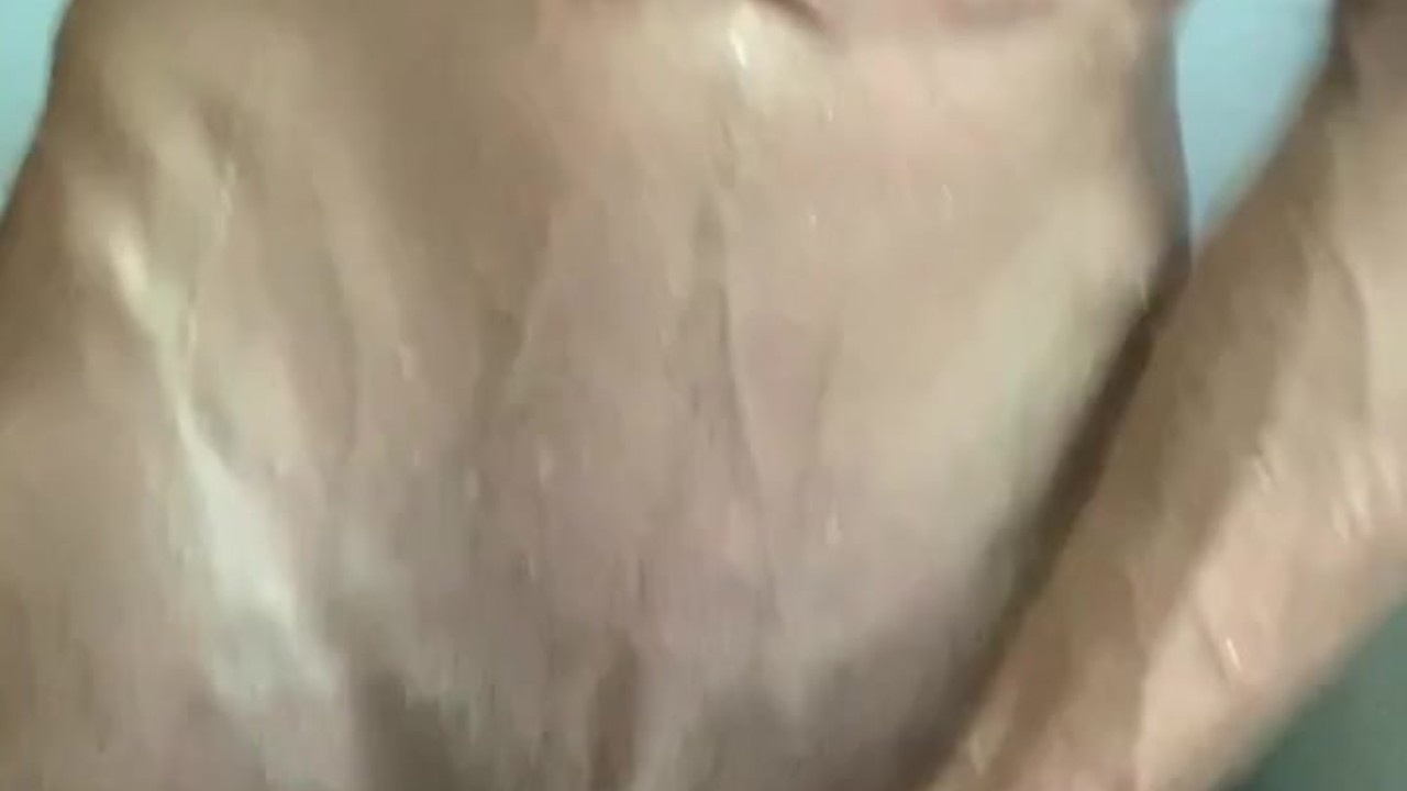 Guy Masturbates in Shower