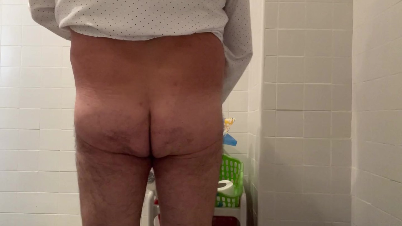Nude Guy Shows Off His Body