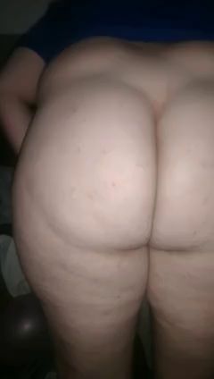 Gay Guy Shows Off His White Bubble Butt