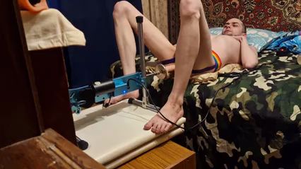 Gay Guy Uses Dildo Sex Machine for Anal