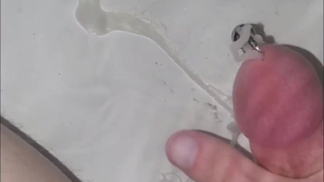 Guy Jerks Off in Tub and Cums