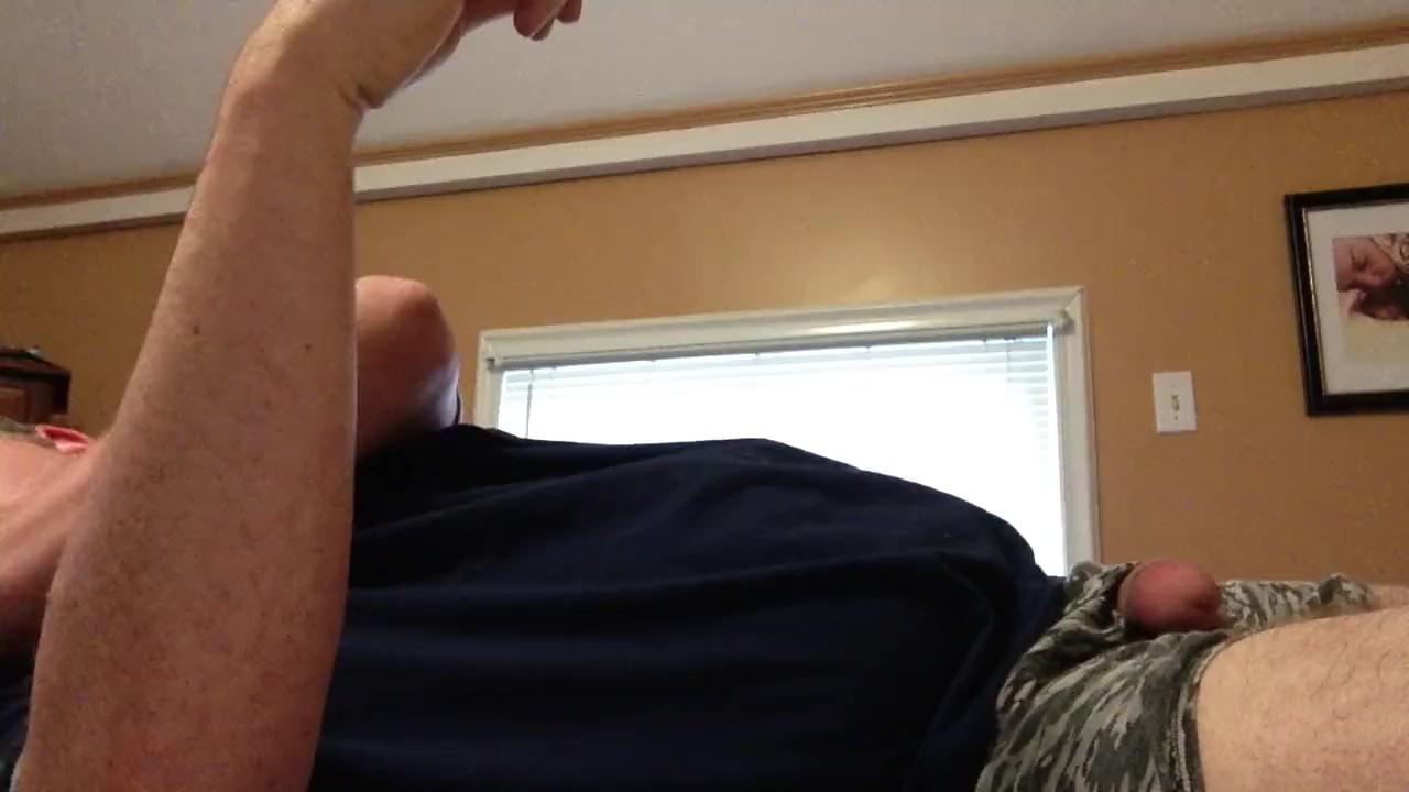 Guy Masturbates in Bed
