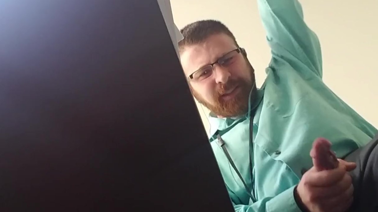 Office Worker Jerks Off at Desk