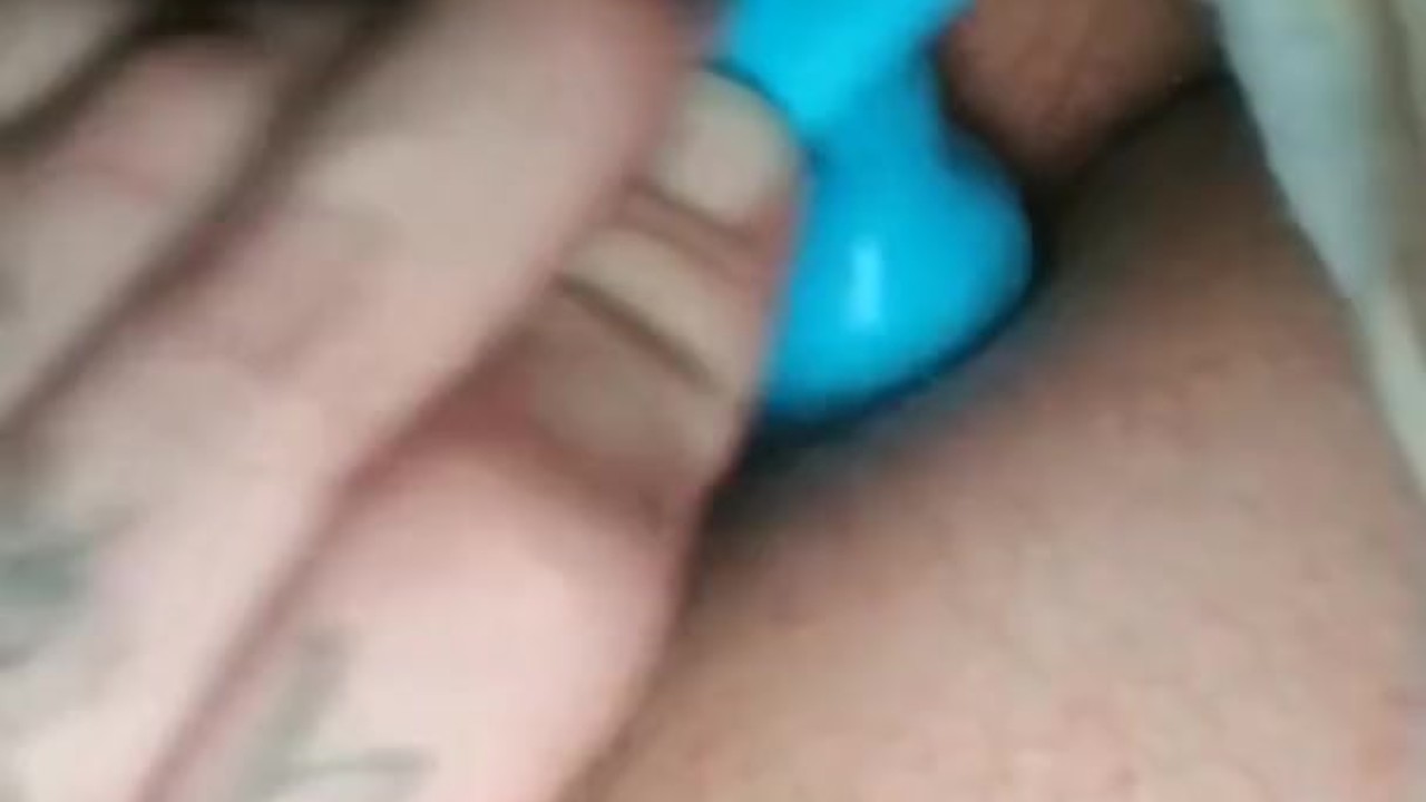 Guy Tries Out Anal Plug Solo