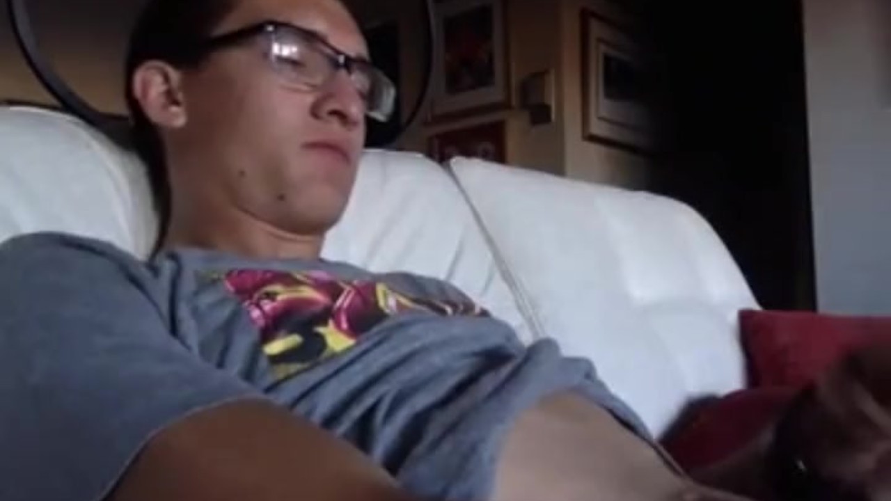 Solo Guy Jerks Off to Cumshot