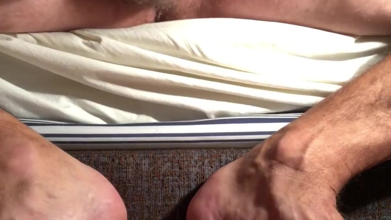 Daddy Chris cums on the floor - Gay HD Stream