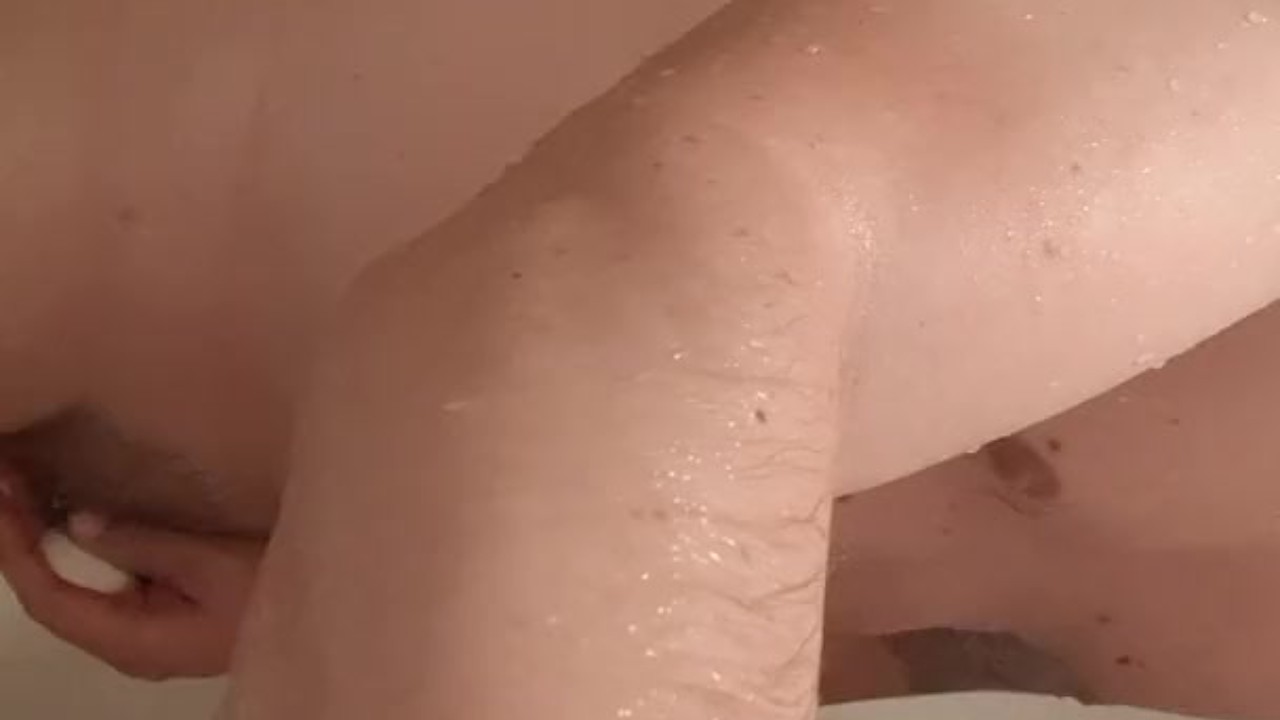 Solo Guy Masturbates in Shower