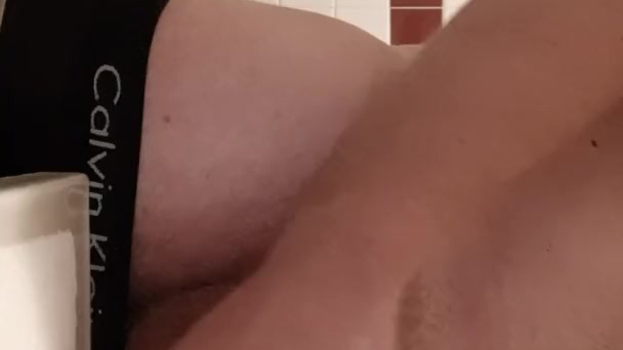 Solo Guy Cums During Lunch Break