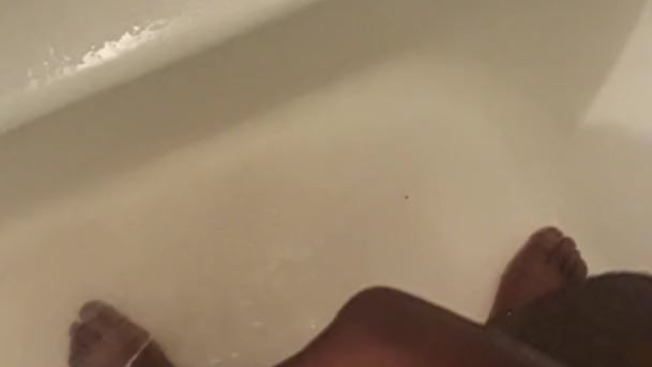 Guy Masturbates in Shower