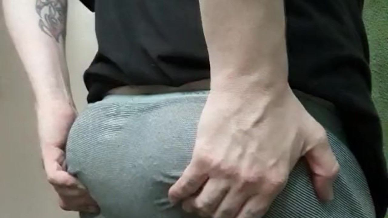 Red-Hot Tease: Sagging Hunk Shows Off