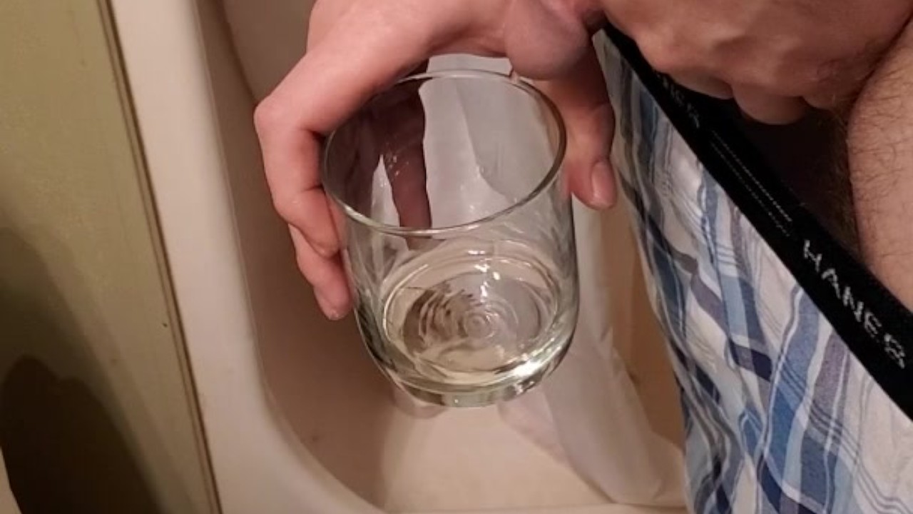 Gay Bar Pickup Leads to Quick Oral