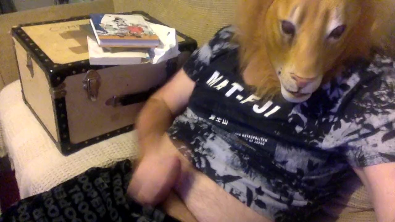 Guy Masturbates on Sofa to Cumshot