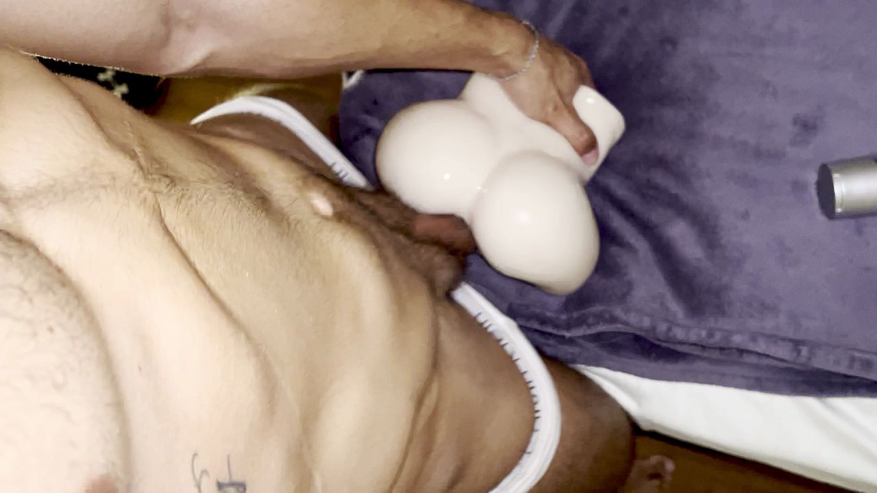 Hunky Top Plays with Slutty Bottom Toy