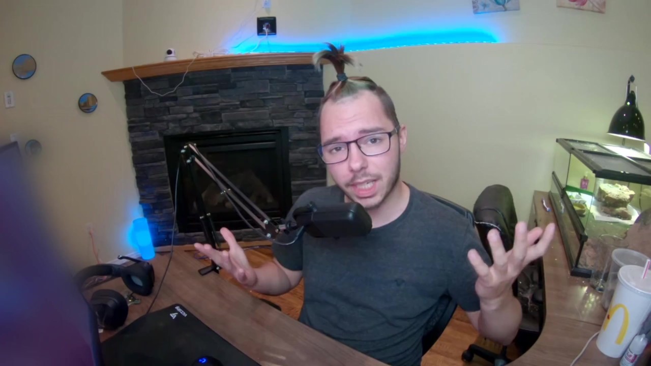 Leaked Twitter Video of Guy's Bare Butt