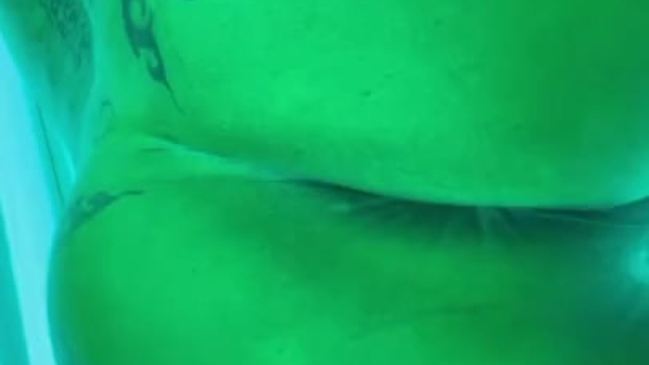 Tanning bed Jiggle
